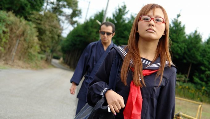 Miu Tamura享受成为一个顺从和顺从的快感对象