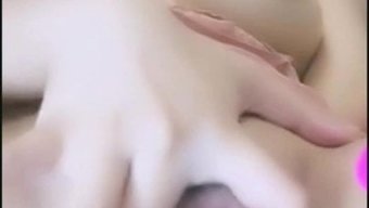 看一个惊人的亚洲熟女...