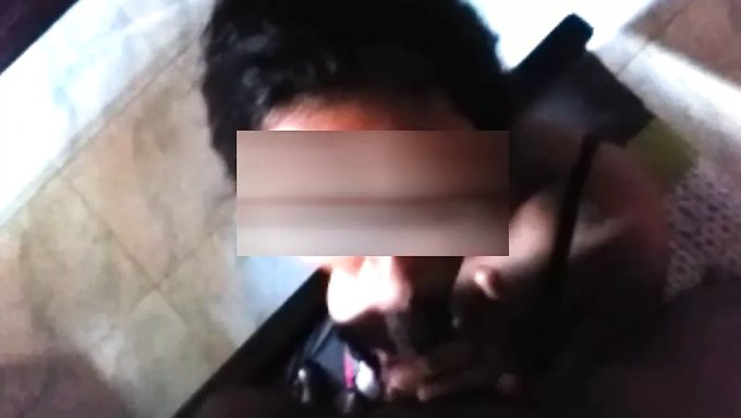 孟加拉少女radha惊人的嘴巴和手交技巧
