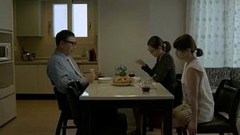 18岁的继妹在这个系...