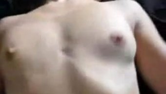 一个兴奋的少女为她性...