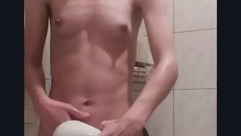 瘦弱的金发妻子享受感...