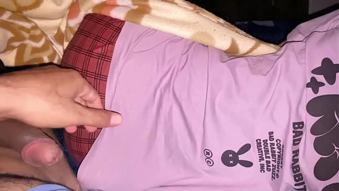 印度小骚货被继兄狠狠爆操,场面火爆到爆炸。