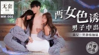 兴奋的中国青少年在惊...
