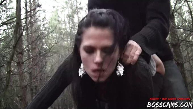 德国少女(18+)在树林里被舔和操