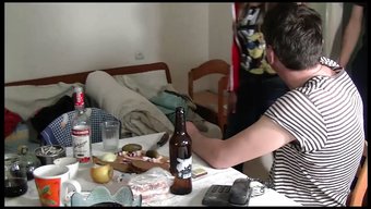欧洲三人行,女孩们自慰