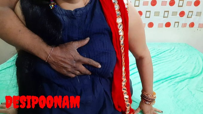 Desi Poonam被一根大 鸡 巴插入她的阴道
