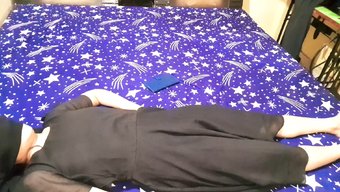 印度少女在宿舍房间里被操