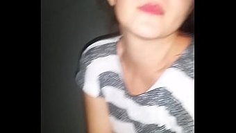 一个年轻的保加利亚女...