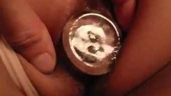 屁股塞插入她的肛门腔