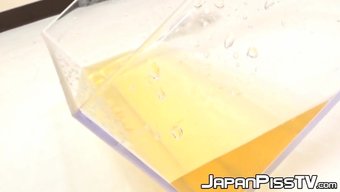 近距离观看日本硬核宝贝撒尿