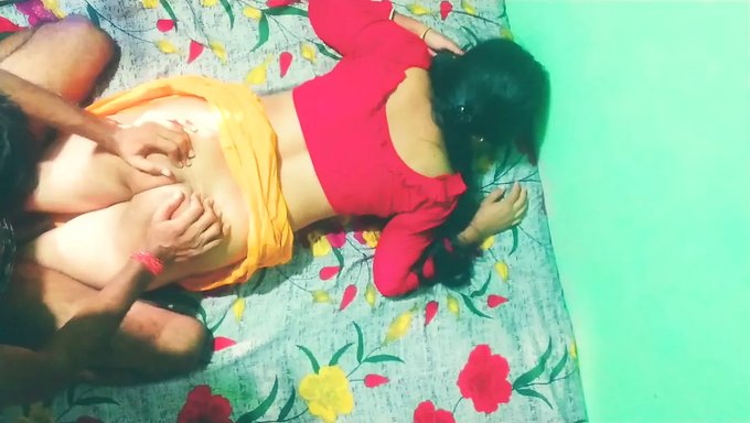 Desi Bhabhi在粗暴的性爱视频中被狗爬和肛交