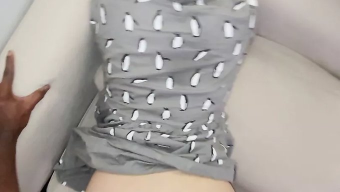 法国18岁女孩在沙发上被操