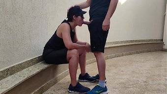 赌输了,猛男只好用女...