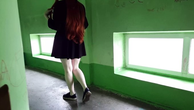 红发少女在pov视频中深喉口交