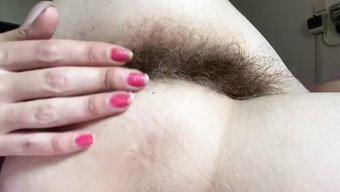 印度女孩的大阴蒂肛交自慰