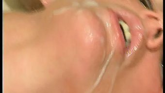 德国熟女被黄瓜勾引和抽送