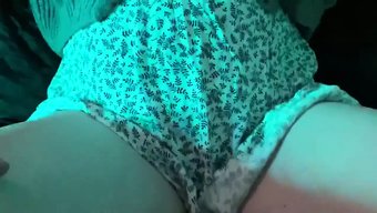 少女美女在惊人的软核...