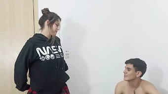 与继妹的激烈惩罚和粗暴性爱