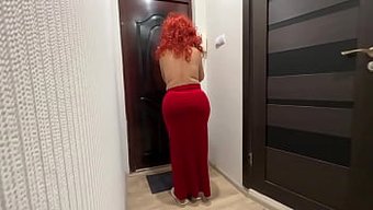 身材曲线优美的成熟女...