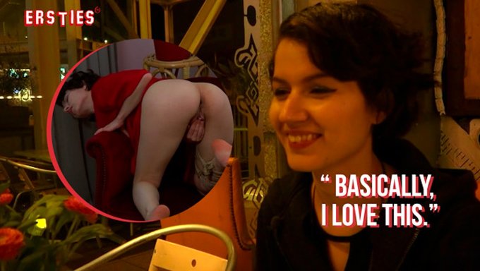 Vicky Love的bdsm游乐场:娇小的德国美女探索绑缚和自我愉悦