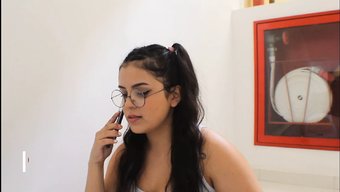 继兄和继妹在airb...