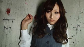 可爱的日本少女用性玩...