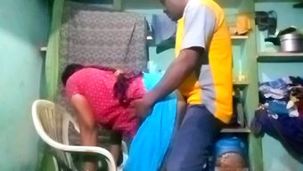 印度女学生在铁杆视频...