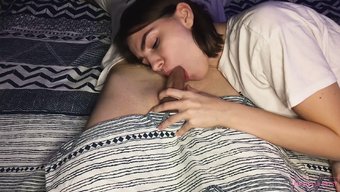 业余少女继妹享受深喉...