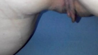 熟女在晚上被猛烈地操