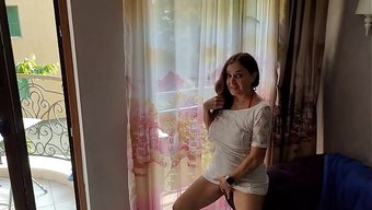 妻子在丈夫出差时被邻...