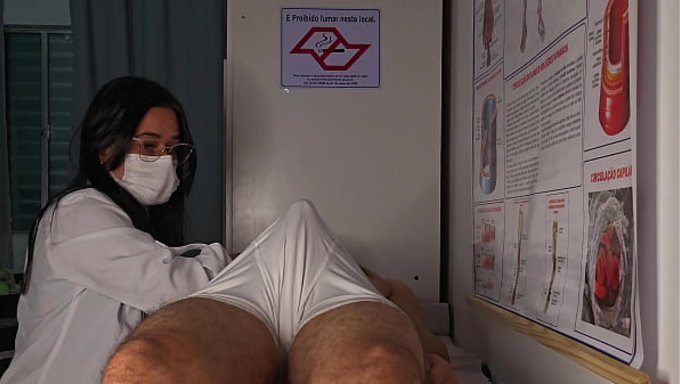 美容师jennifer Pimenta用硬邦邦的肉棒治疗病人