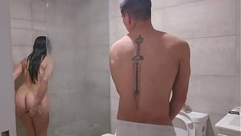 我把继姐的毛巾藏起来...