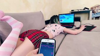 业余继妹被抓玩游戏并被操