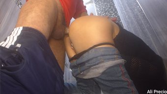 在淋浴间被硬生生的阴...