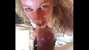 少女情侣的早晨快速动...