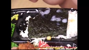 18岁的日本少女享受...