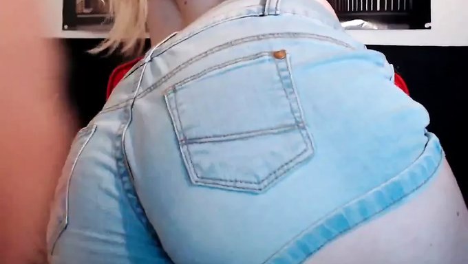 乌克兰业余少女,大奶子和厚屁股,独自行动