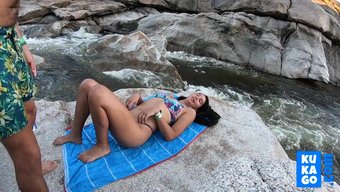 与拉丁裔少女的无拘无...