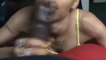与大黑屌进行懒散的口交