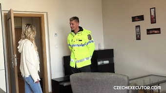 欧洲护卫队被兴奋的警察操了