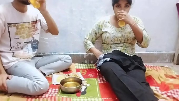 美丽的嫂子勾引xxxsoniya,来一场火热的偷情。