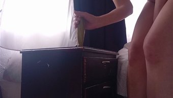 阿拉伯女孩在自制视频...