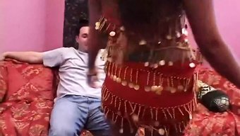观看这个曲线玲珑的肚...