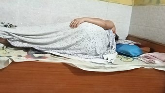 18岁的男孩在自制视...