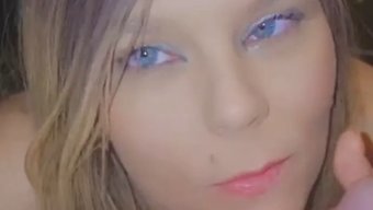 少女荡妇在给其他男人...