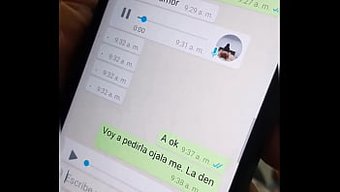 拉丁裔妈妈和她的继子调皮