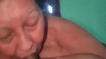 熟女奶奶给性感口交