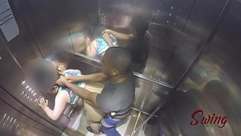 隐藏的摄像头捕捉到s...