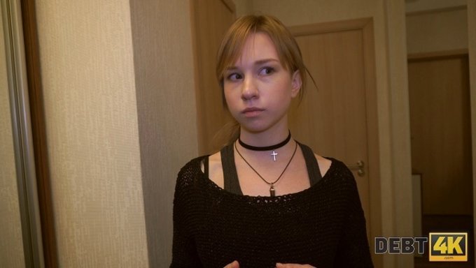 俄罗斯色情明星eva Abel在狂野的牛仔骑行中被猛烈地操